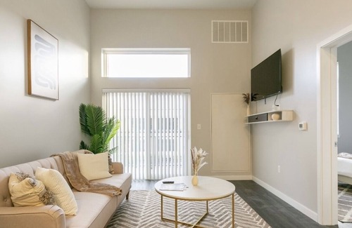 Stamford Apartment | Entire Harbor Point Apt Boho Style Free Parkin/Gym