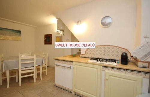 Cefalu House | Entire Holiday House in the center of Cefalù, 2 minutes from the beach!