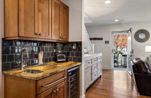 Wall House | Entire Home, 2 Blocks to Beach, Lots of amenities, beach badges & EV charger.