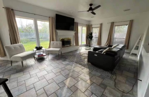 Highlands House | Entire Home | 8 beds, mini event w/pool table