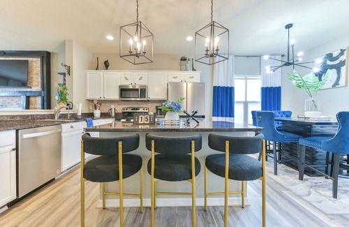 Ankeny House | Entire Home-Beautiful 4BR, 3.5BA Retreat in Ankeny, Iowa 2 King Beds, Fenced, AC