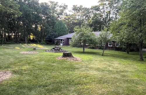 Manchester House | Entire Home/Cabin - Cozy Cottage Vibes with Fire Pit, Full Kitchen & Garden