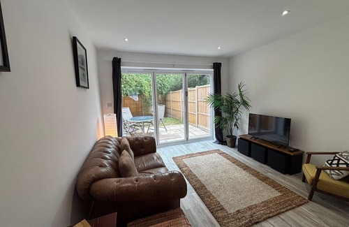 New Forest District House | Entire Home close to Peppa Pig World & New Forest