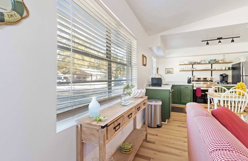 Crystal River House | Entire Home - Either Oar - Mins to DT - AC - King Bed - Scalloping & More