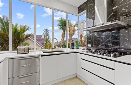 Hillsborough House | Entire home in Central Auckland