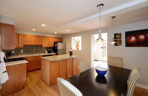 Sloan Lake House | Entire Home in Excellent Location. Walking Distance To Best Places