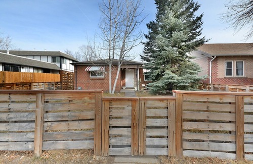 Sloan Lake House | Entire Home in Excellent Location. Walking Distance To Best Places