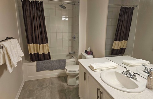Kemptville House | Entire Home in Kemptville ! Modern Home and Great Location; 3 bedrooms