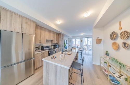 Oakville House | Entire home in Oakville, Canada