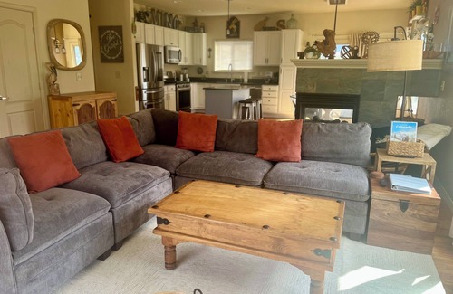 Monument House | Entire home in Palmer Lake, CO