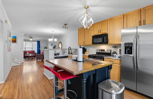 Brier Creek Country Club House | Entire home in prime Raleigh with workspace, comm pool, dog park and golf course