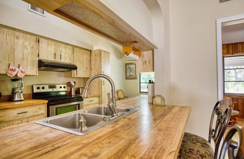 Englewood House | Entire home in quiet neighborhood near beach
