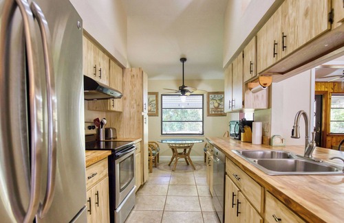 Englewood House | Entire home in quiet neighborhood near beach