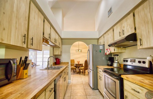Englewood House | Entire home in quiet neighborhood near beach