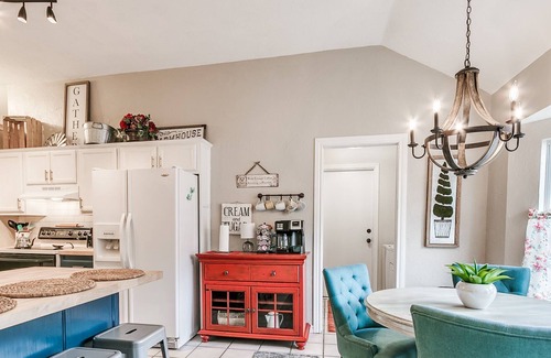 Yukon House | Entire Home in Yukon Near Turnpike, Route 66 and Walmart