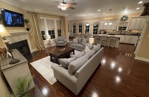 Lafayette House | Entire Home! Magnolia Place: a taste of Southern Hospitality