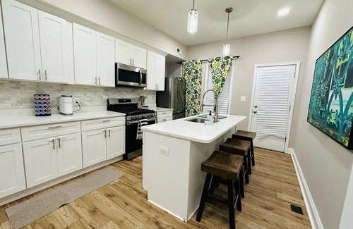 Downtown Baltimore House | Entire home near John’s Hopkins Hospital