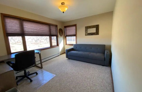 Palisade House | Entire home on Peach Orchard, just steps off the famous Wine Loop