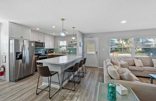 Flagler Beach House | Entire Home-Pet Friendly-Large Fenced Yard-Sleeps 14