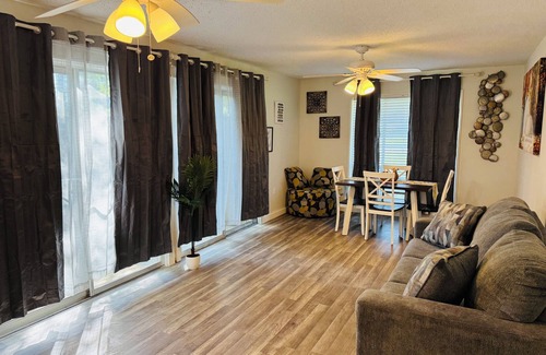 South Baton Rouge House | Entire Home Sleeps 5, near LSU Campus