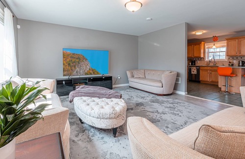 Moscow House | Entire Home - Spacious 4 bedroom Pocono Retreat