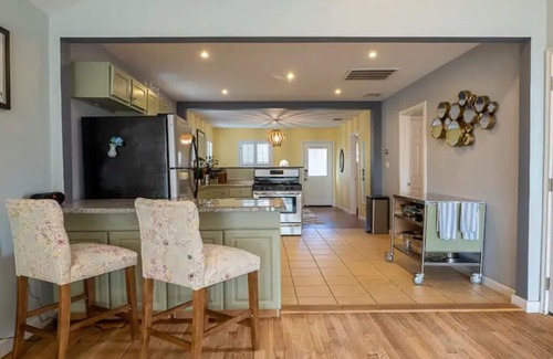 Rosewood House | Entire Home w/View in East ATX - Patio - Parking