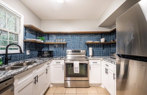 Norcross House | Entire Home with Full Kitchen in Norcross