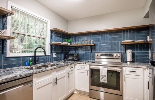 Norcross House | Entire Home with Full Kitchen in Norcross