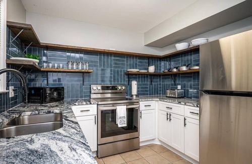 Norcross House | Entire Home with Full Kitchen in Norcross