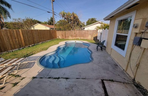 Lake Worth House | Entire Home with pool , 4 Bedroom and a Backyard!
