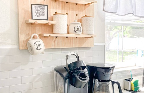 Berkeley Manor House | Entire home with Screened- In Pool , Fully Fenced.