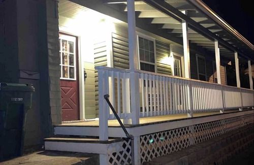 Sutton House | Entire house 2 bedrooms with washer&dryer,Main Street,Sutton,Street parking,wifi