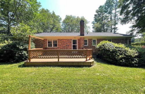 Great Falls House | Entire House 3BR/2BA Home in Great Falls – Prime Location W/Wifi & Parking