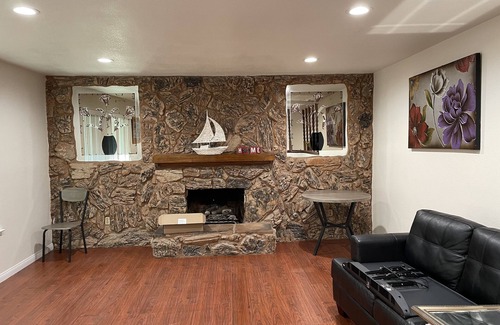 Fontana House | Entire house/4 bedrooms/10 people/2bath/TV/central AC