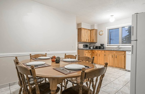 Northwest Calgary House | Entire house, 6 BR/3BA, All Queen Beds, Central location
