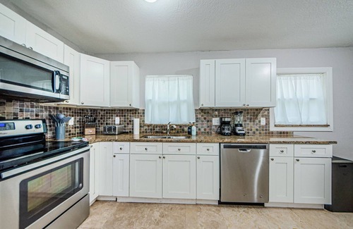 Highpoint House | Entire House close to the beaches, Ballpark, EddieC Moore & Joe DiMaggio Stadium