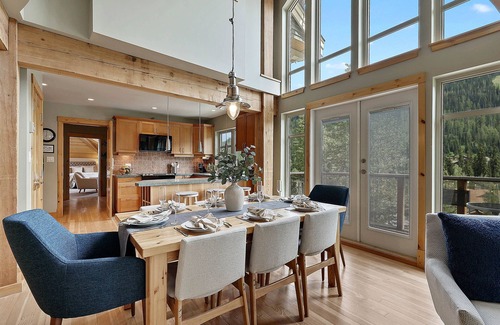 Sunburst Estates House | Entire house, Close to ski lifts and ALL amenities, fully equipped