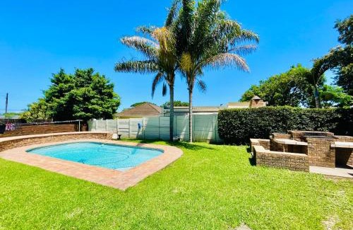 Beacon Bay House | Entire House in Beacon Bay - Family or Group Retreat - Swimming Pool - Multiple Braais