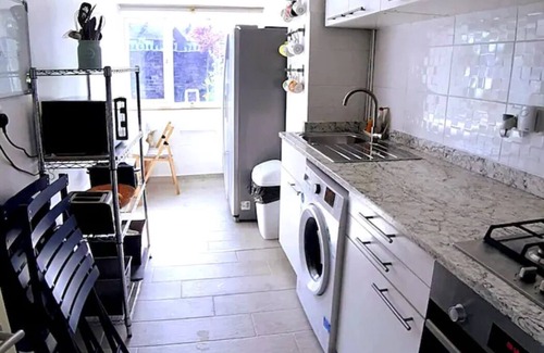 Canterbury House | Entire House in Canterbury Centre - Free Parking - WiFi