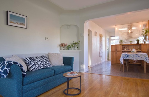 Renfrew-Collingwood House | Entire House in East Van Close to Skytrain Station