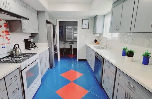 Garden Grove House | Entire House Near Disneyland. 2 Kitchens -5 bedrooms- 3 bathrooms- sleeps 14