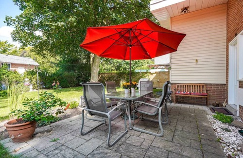 Richmond Hill House | Entire House Open Concept Modern House Comfortably Sleeps 5