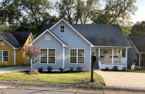Athens House | Entire House, Remodeled, New Furniture, Near Downtown, Campus, & Mamas Boy!