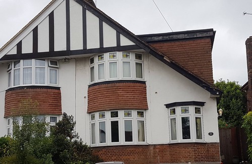 Gravesend House | Entire house sleeping up to 8 people