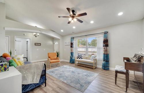 Deltona Lakes House | Entire House with Hot Tub Close to Orlando Disney and Beach