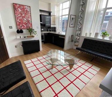 Birmingham City Centre Apartment | Entire Industrial Style Apartment With Free Parking & Wifi