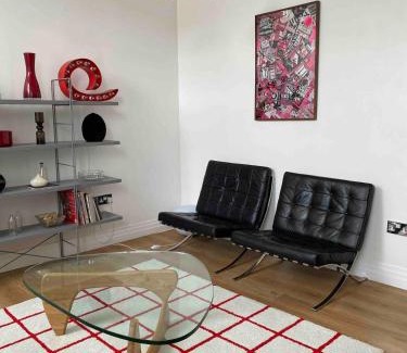 Birmingham City Centre Apartment | Entire Industrial Style Apartment With Free Parking & Wifi