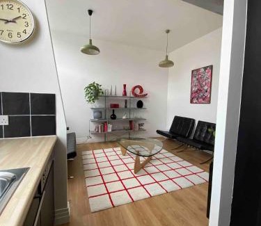 Birmingham City Centre Apartment | Entire Industrial Style Apartment With Free Parking & Wifi