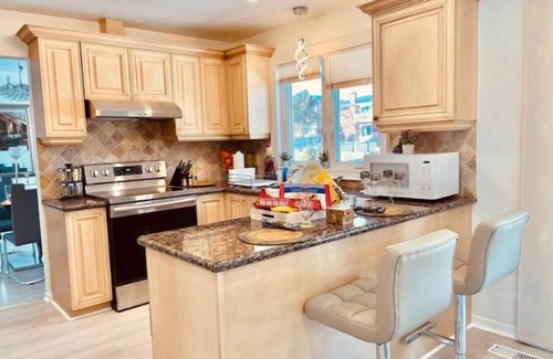 Richmond Hill Apartment | Entire Luxurious Retreat at Villa 6 Bedroom,4 Bath