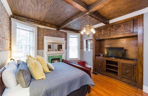 Woodbine House | Entire Mansion for Large Groups Near Downtown Nash